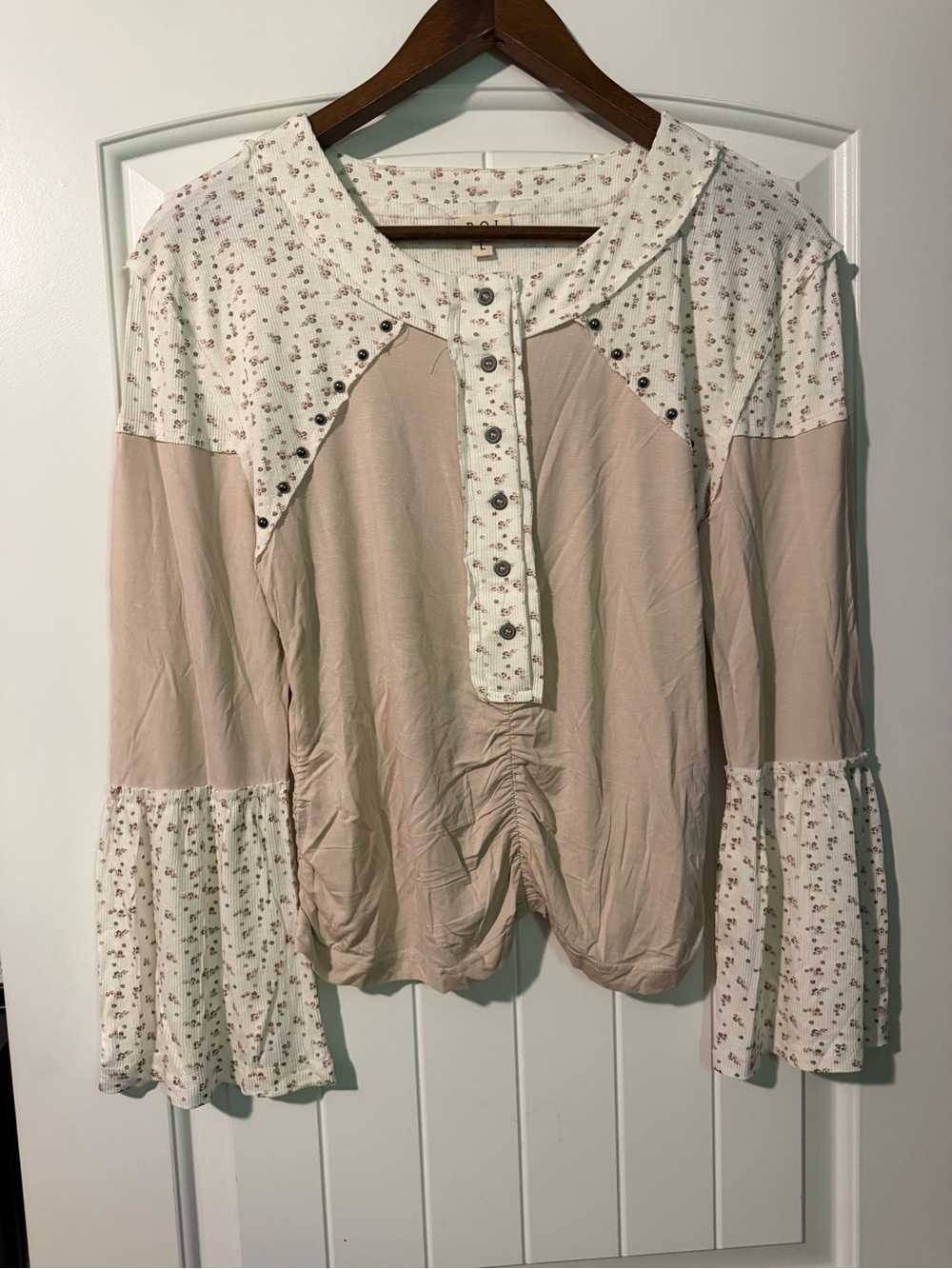 POL Two-Tone Floral Panel Henley Top - Beige/Cream